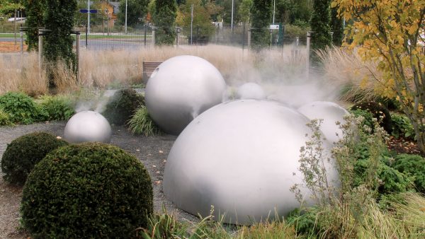 Brunnenmeisterei Weimar, Schreier, Schmalkalden Landesgartenschau Edelstahlkugeln mit Nebel