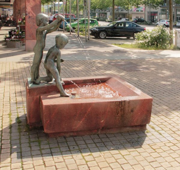 Brunnenmeisterei Weimar, Schreier, Chemnitz Straße der Nationen Kinderbrunnen