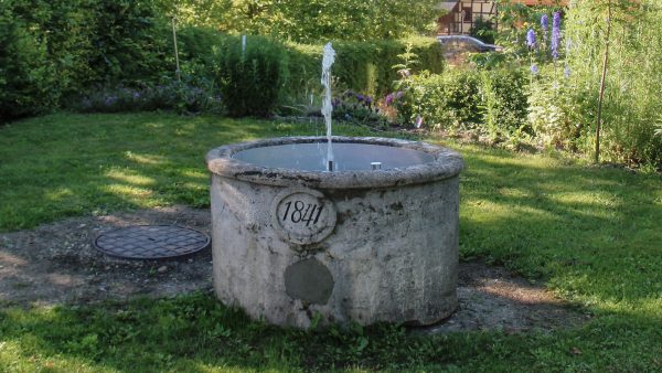 Natursteinbecken mit Edelstahleinsatz