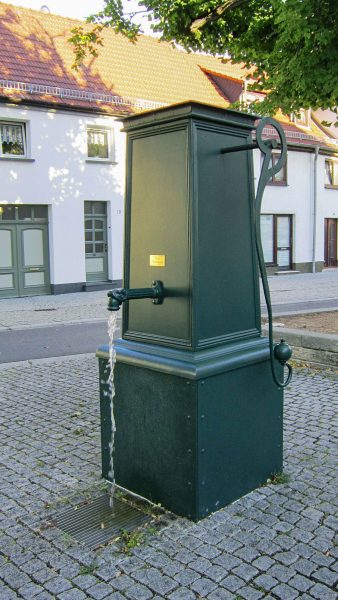 Sömmerda Historischer Pumpbrunnen Aluguss