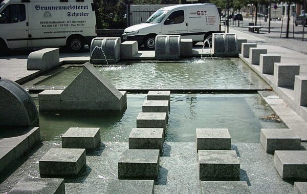 Sonneberg Bahnhofsstraße Spielzeugbrunnen mit Beleuchtung-und Wasserspiel